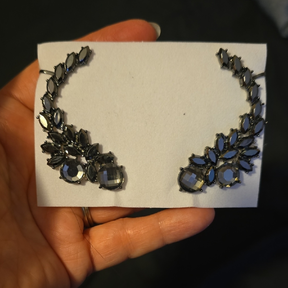 Avon / Mark Bend the Rules earrings